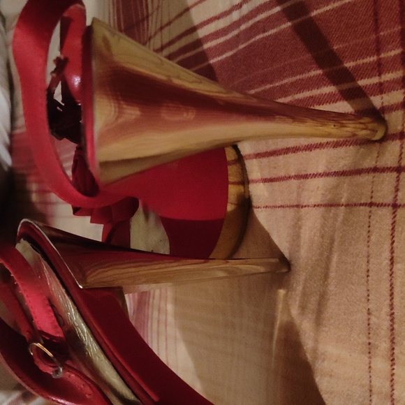 Bakers Red High Heels 👠😍 with Rose Accent Size 8 - Picture 6 of 16